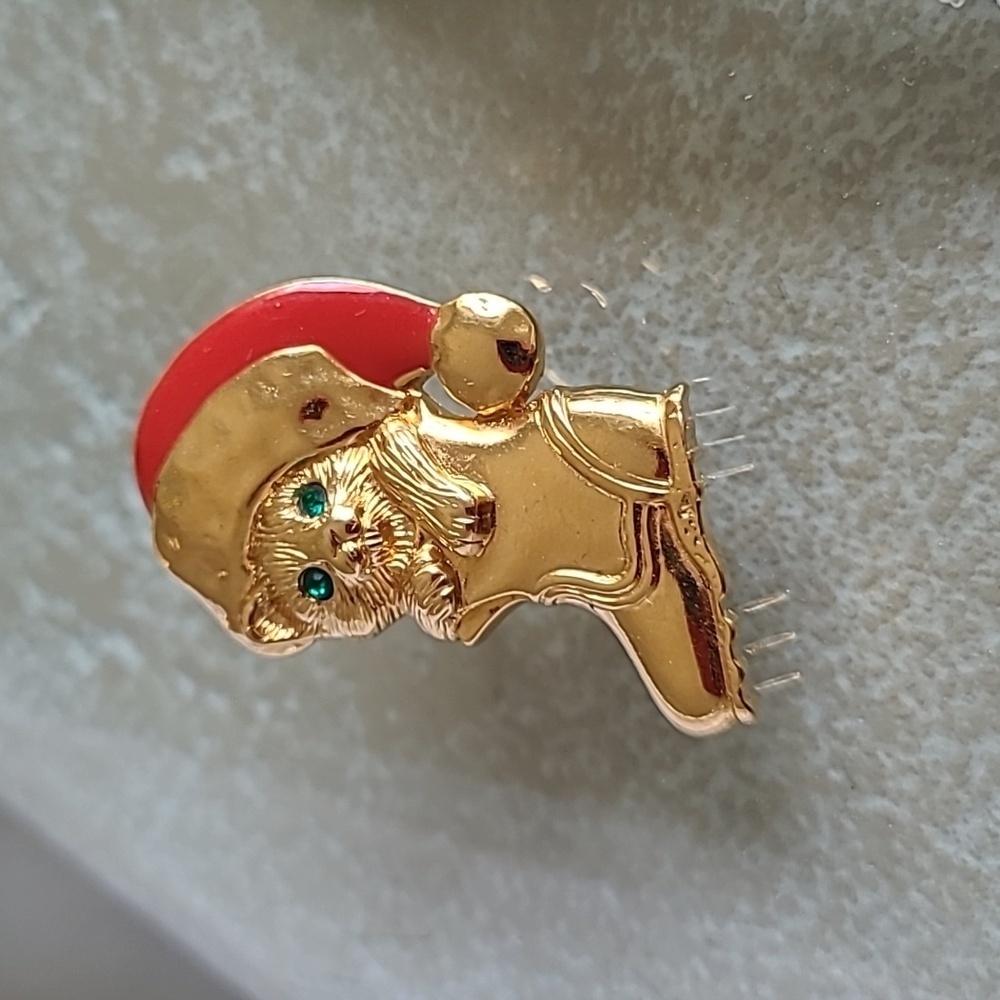 Vintage Christmas Avon Pin